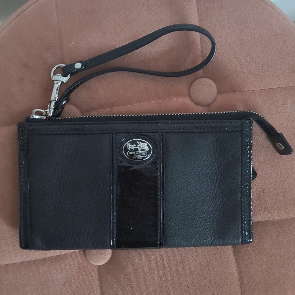 Coach Sutton Patent Trim Leather Zippy Wallet Wristlet